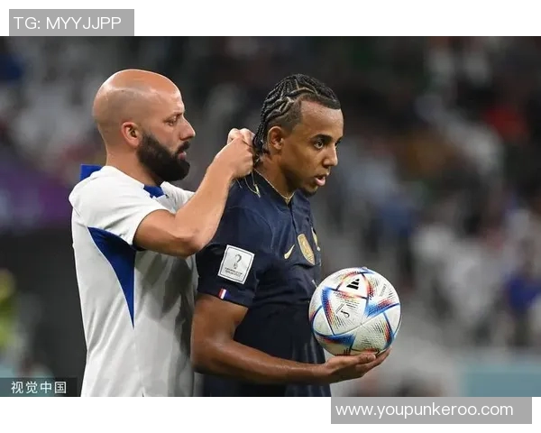 足球球星佩戴金项链的背后故事与时尚影响力分析